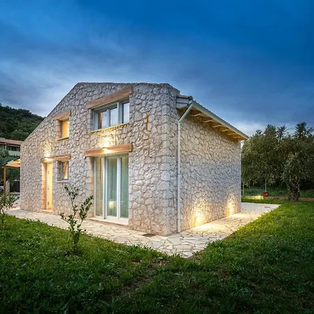 Angello Vila