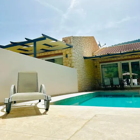 Angello Vila *